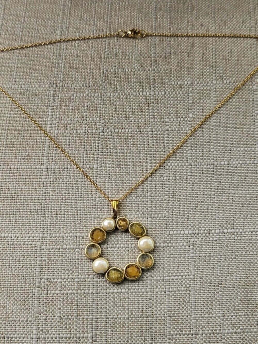 Women Necklace Round Pendant Fashion Jewelry Faux Pearl Crystals Accent Gold Ton - Picture 4 of 11